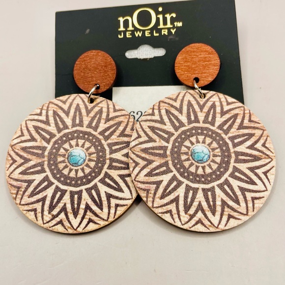 nOir Boho bracelet and earring set. Wood earring and 3 stretchy bracelets.Tribal - Picture 4 of 5